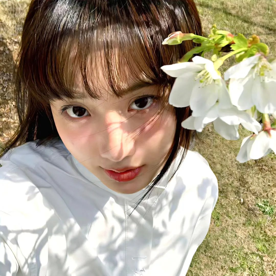 穿黄睡衣的女孩